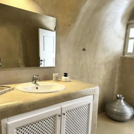 Exquisite Santorini Kamelot 3 Bedrooms Spectacular Aegean Sea Views Private Outdoor Hot Tub 이메로비글리